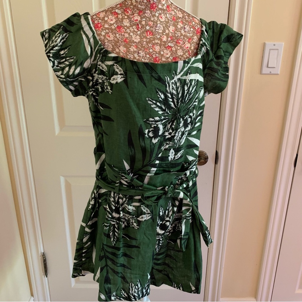 Like new GUESS Tropical green romper/jumpsuit Size 8 100% Cotton